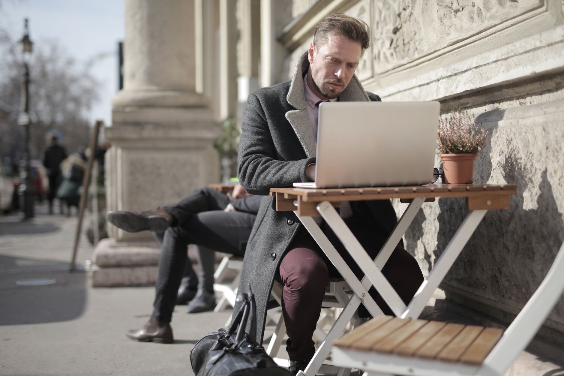 Agencja czy freelancer - kogo wybrać do strony firmowej na Śląsku