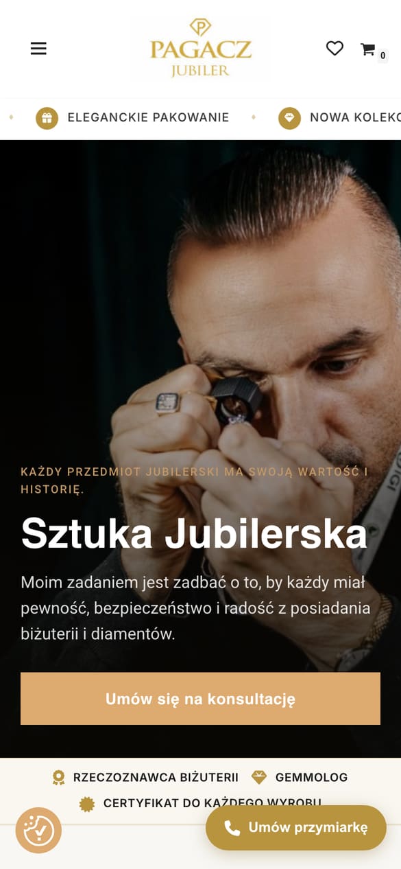 Hero salonu - Tomasz Pagacz przy lupie gemmologicznej, CTA na konsultację. (telefon)
