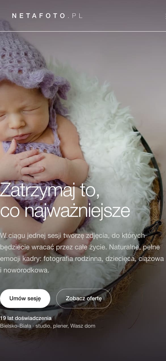 Pełnoekranowy hero - zdjęcie z portfolio jako tło, treść i CTA na wierzchu. (telefon)