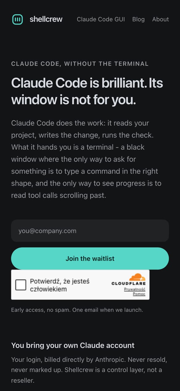 Strona o nakładkach graficznych na Claude Code z formularzem zapisu i widżetem Cloudflare Turnstile pod polem e-mail. (telefon)