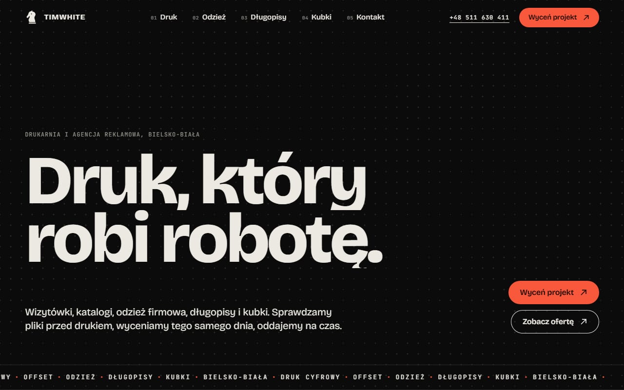 Hero: hasło „Druk, który robi robotę.”, raster w tle i taśma z nazwami usług.