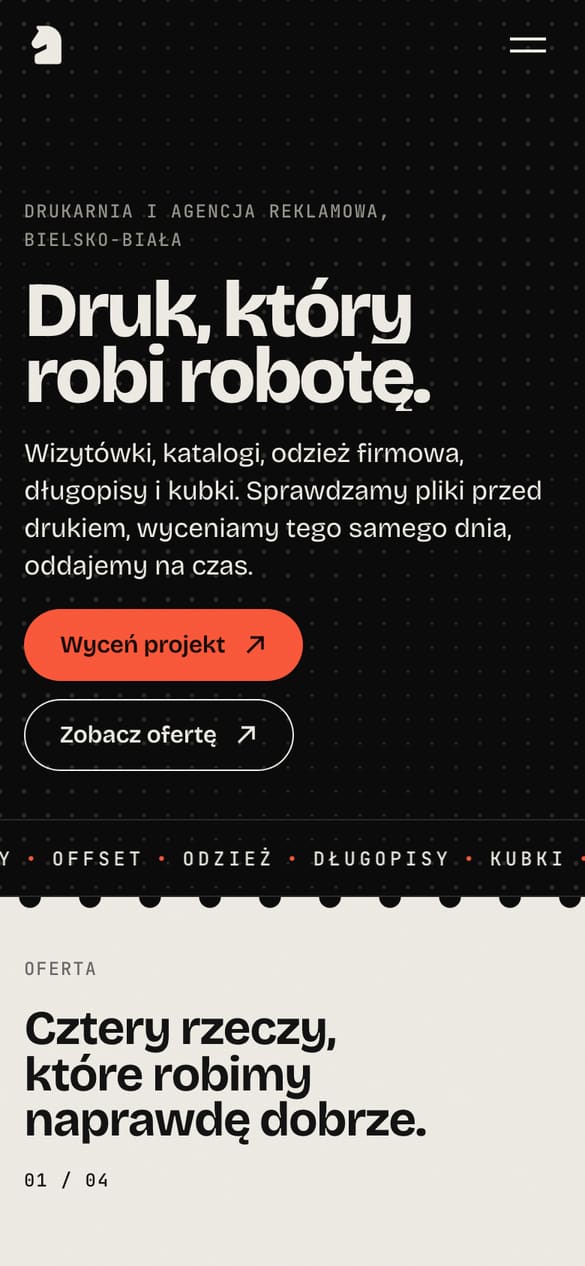 Hero: hasło „Druk, który robi robotę.”, raster w tle i taśma z nazwami usług. (telefon)
